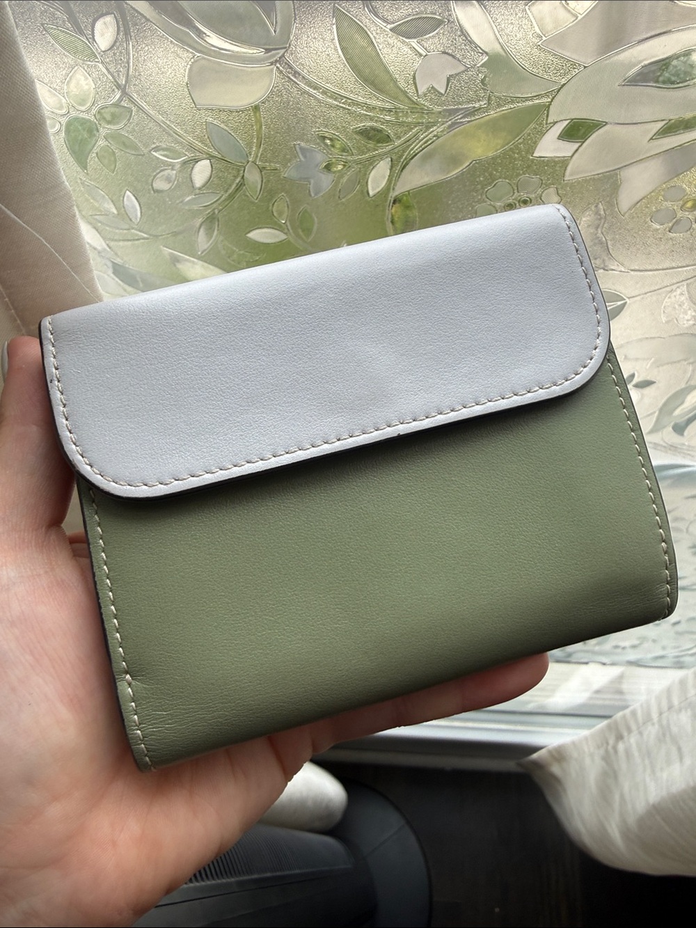 CHLOÉ Small Tri-Color C Wallet in Baby Blueish Gray, Tan & Olive Green - Picture 3 of 10